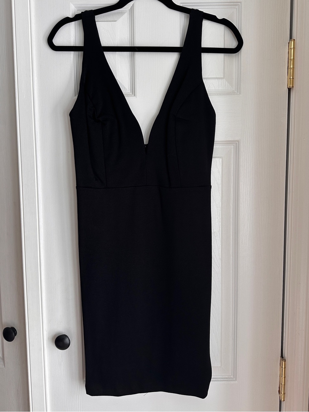 NWT! Lulus Black Dress LBD Deep Plunge Neckline Stretch Knit Bodycon Mini Size L